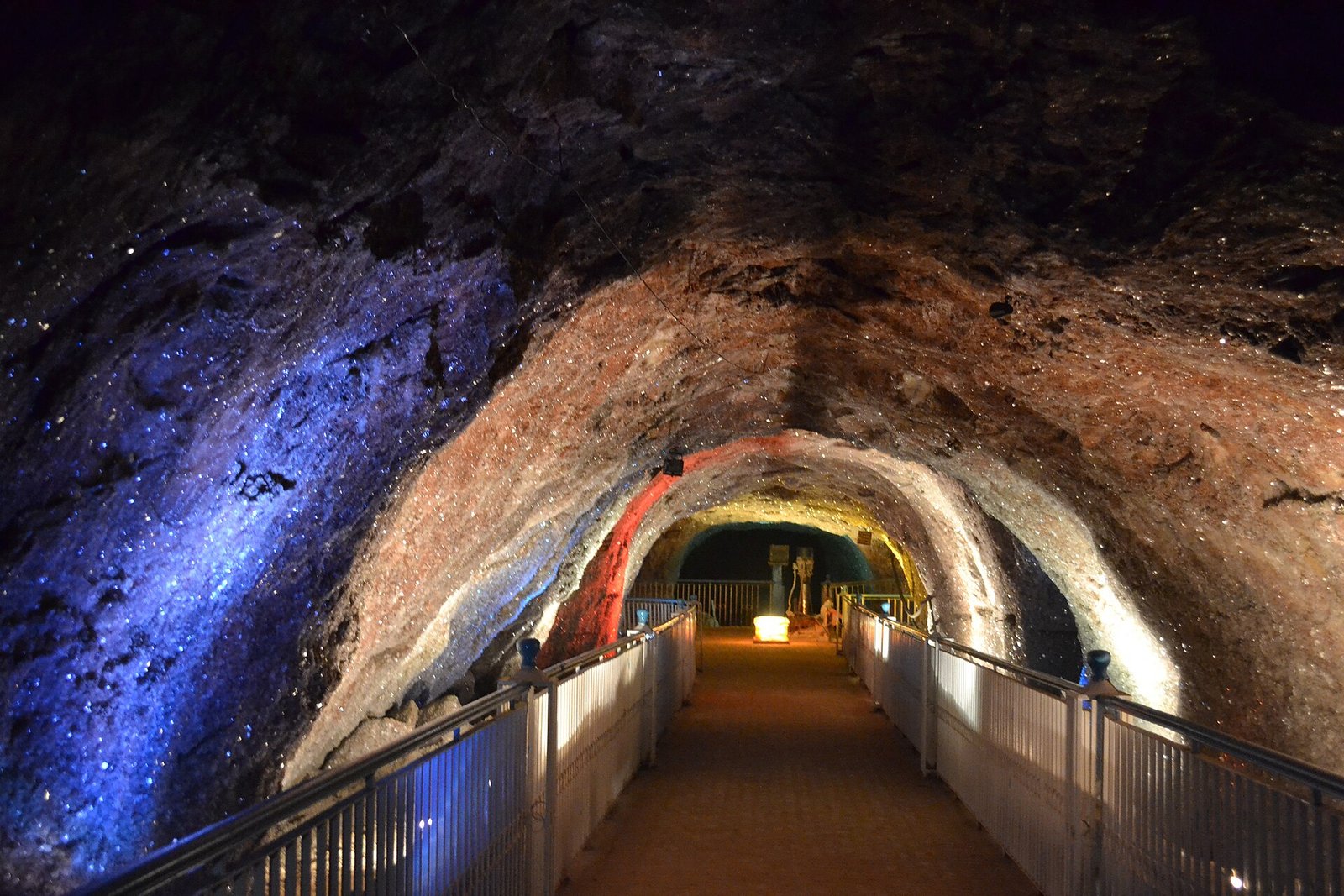 Khewra Salt Mine: salt crystal deposits inside the mine