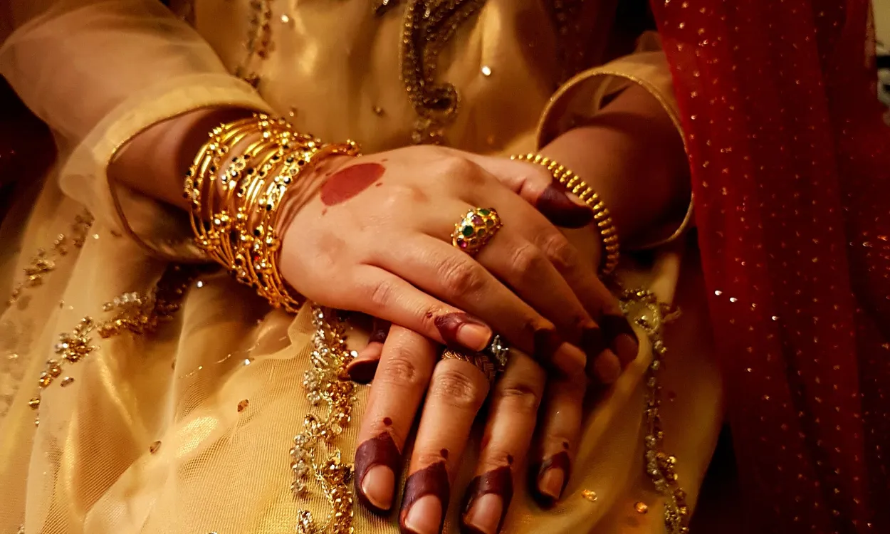 Bride with henna and gold jewellery at a traditional Pakistani wedding
