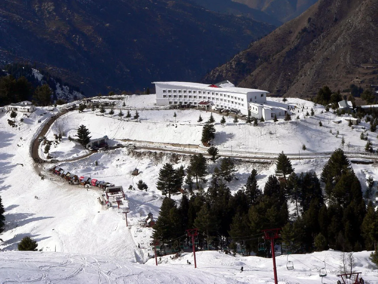 Malam Jabba Ski Tour: Snow-covered slopes and chairlift at Malam Jabba ski resort in Swat, Pakistan